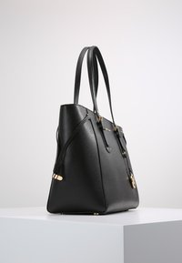 MICHAEL Michael Kors VOYAGER TOTE - Käekott - black