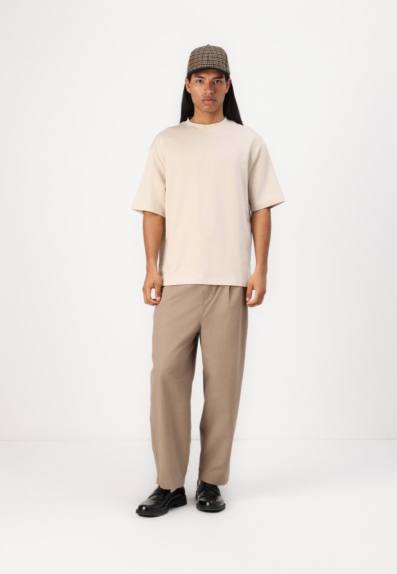 Selected Homme - SLHLOOSEOSCAR O NECK TEE 3 PACK - T-shirt basique - vetiver/morel/oatmeal, Agrandir