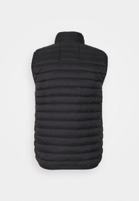 Svart puffy väst med vertikal quiltad design, hög krage och utan ärmar. Slät textur med en elegant, kroppsnära passform.