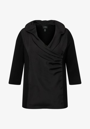 Schwarzes Oberteil mit einem drapierten Kragen, dreiviertellangen Ärmeln und seitlichen Raffen. Hergestellt aus einem glatten, leichten Stoff.