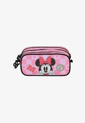 Trousse rectangulaire rose avec le visage de Minnie Mouse, un nœud rouge, un "M" rouge, et un écusson circulaire portant l'inscription "Minnie Mouse Life is Sweet."