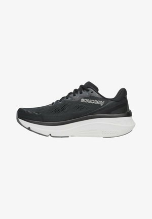Scarpa da corsa Saucony nera con tomaia in mesh traspirante, lacci neri e suola imbottita spessa bianca.