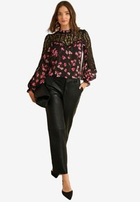 REGULAR FIT YOKE LONG SLEEVE  - Pluus - black floral print