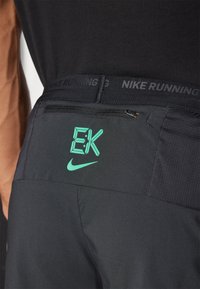 Nike Performance KIPCHOGE - Športové šortky - black/stadium green