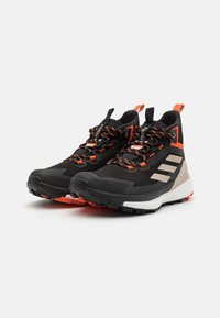 Adidas Terrex TERREX FREE HIKER GORE-TEX - Scarpa da hiking - core black/wonder beige/semi impact orange