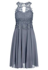 Szara sukienka z koronkowym bodicem w kwiaty, dekoltem w kształcie łezki oraz lejącą się spódnicą z szyfonu. Bezrękawowy fason i misternie haftowane detale.