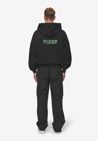 Pegador BLEEK BOXY HOODIE - Džemperis ar kapuci - washed black