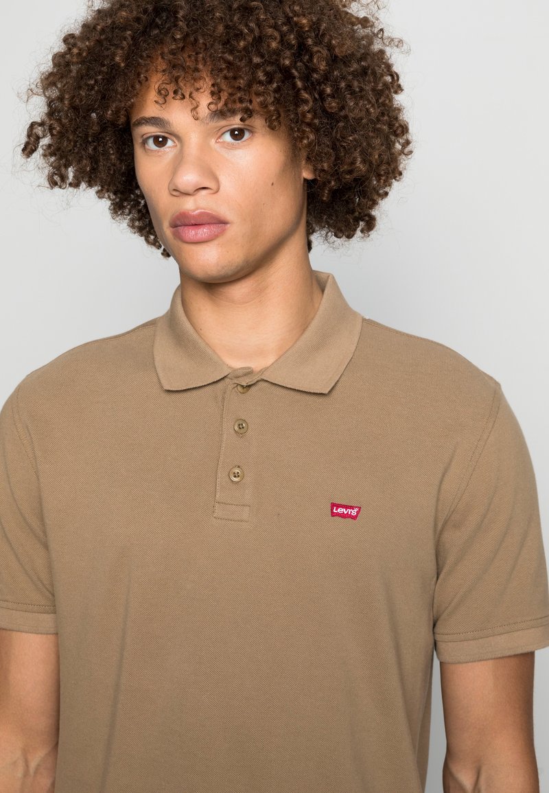 Herren T-Shirts basic | Levi's® Poloshirt petrified oak/ocker - ZQ82781 Herren T-Shirts basic | Levi's® Poloshirt petrified oak/ocker - ZQ82781