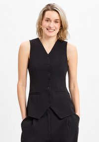 Zwart mouwloos vest met een V-hals, vijf functionele knopen en twee zijzakken, met een op maat gemaakte ontwerp en een gladde textuur.