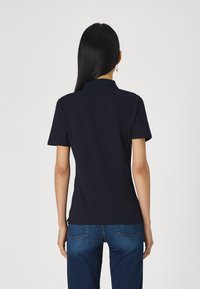 Tommy Hilfiger SLIM SCRIPT GRAPHIC  - Poloskjorter - desert sky