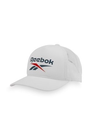 Casquette de baseball Reebok blanche avec logo rouge et noir, panneau avant uni et panneaux arrière en mesh blanc.