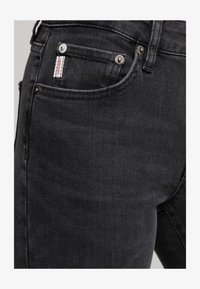 No seleccionado, walcott black stone