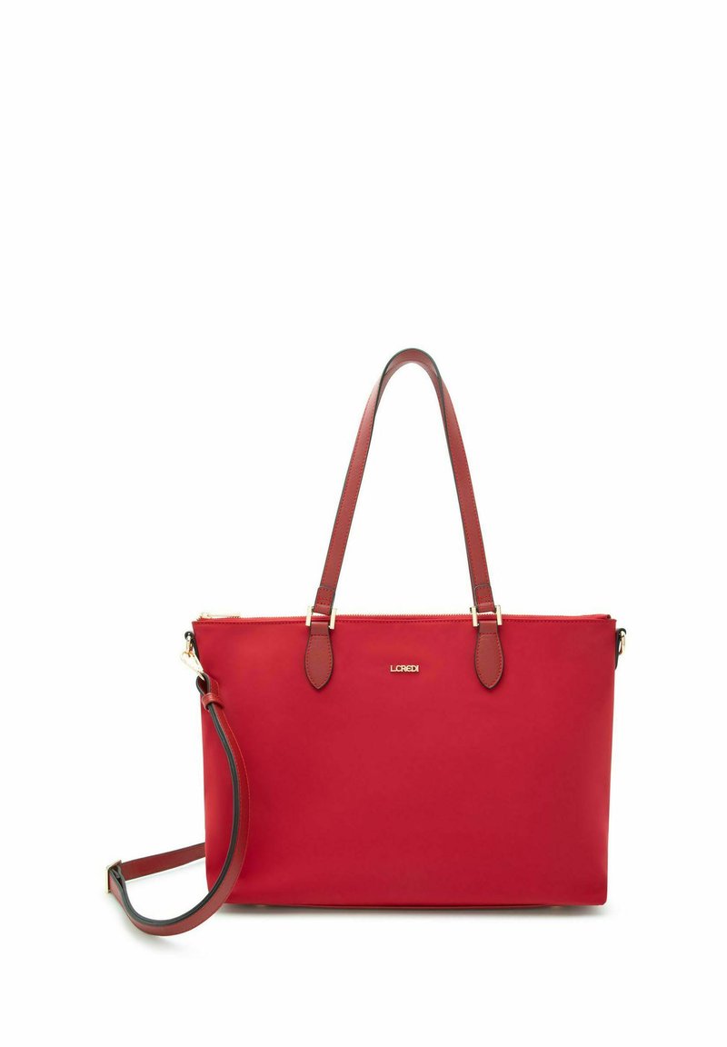 Borsa tote in pelle rossa con doppio manico superiore e tracolla removibile. Ferramenta in tono oro e chiusura con zip. Texture liscia.
