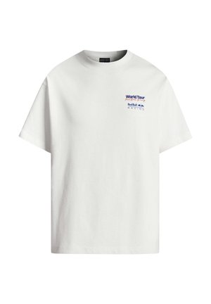 Weißes T-Shirt mit Rundhalsausschnitt, kurzen Ärmeln und kleinem „World Tour Red Bull Racing“-Logo auf der oberen linken Brust.