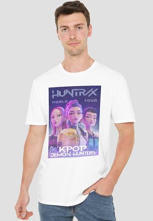 K-POP DEMON HUNTERS - HUNTRIX WORLD TOUR BILLBOARD - Print T-shirt - white