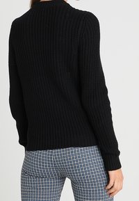 Object Neule - black