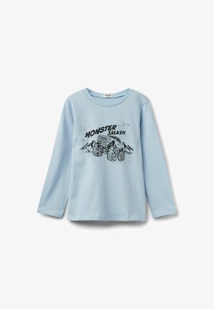 Chemise à manches longues bleue en coton doux, ornée d'un imprimé graphique noir représentant un monster truck et des montagnes avec le texte "MONSTER SMASH."