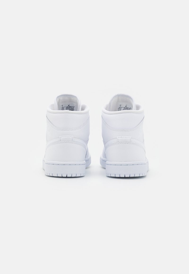 Witte hoge sneakers van soepel leer, met een gevoerde kraag, een textuurzool en minimalistische branding op de achterkant.