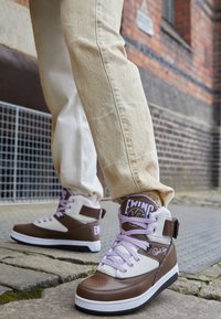 ewing 33 sneaker high white vetiver curry