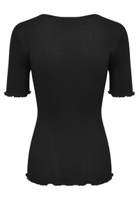 Top corto a maniche corte nero a coste con scollatura tonda e polsini arricciati, caratterizzato da un design aderente e una texture morbida.