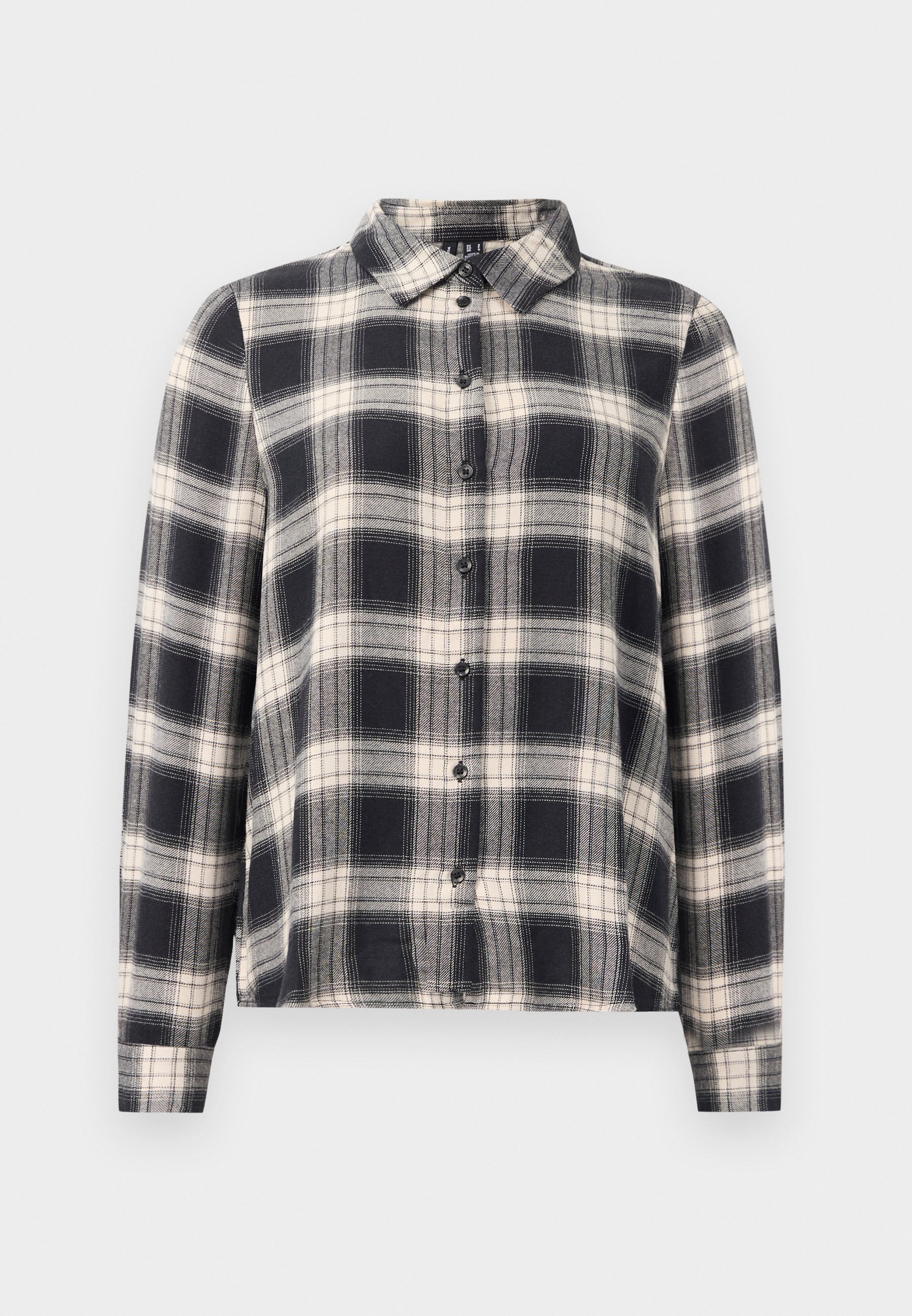 Langermet rutete skjorte i marineblått, hvitt og beige. Har standard krage, knappelukking foran, og mykt stoff med rutete mønster.