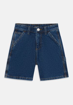 Dunkelblaue Jeansshorts im klassischen Fünf-Taschen-Design, sichtbare Nähte und ein vorderer Knopfverschluss. Glatte Textur, gerade geschnitten.
