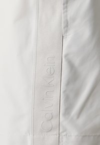 Calvin Klein Swimwear MEDIUM DRAWSTRING - Swimming shorts - stony beige