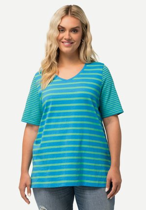 V-Ausschnitt, kurzärmliges T-Shirt in Blau mit grünen horizontalen Streifen, aus weichem Stoff gefertigt, mit lockerer Passform und geradem Saum.