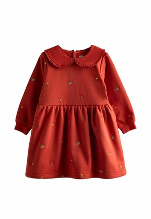 Robe rouge avec des manches longues, un col volanté et des broderies florales jaunes et vertes. Fabriquée à partir d'un mélange de coton doux.