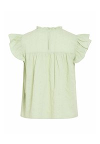 Blouse vert clair à manches courtes avec manches volantées, empiècement dos froncé, motif subtil en relief de petits points, et petite fermeture par bouton au dos.