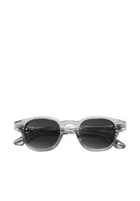 Ochelari de soare cu formă de pisică, cu rame transparente gri și lentile întunecate. Design ușor cu detalii subtile în stil cutout pentru podul nasului.