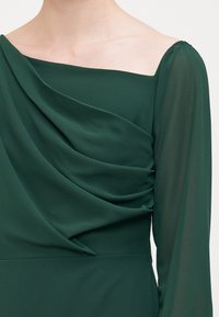 WAL G TALL ABI OFF SHOULDER MAXI - Proginė apranga - forest green