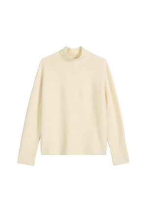 Kremowy sweter z golfem, wykonany z miękkiego dzianiny, o luźnym kroju, z długimi rękawami i minimalistycznym designem, bez wzorów i akcentów.