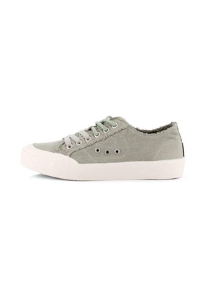Zapatilla baja de lona gris con suela de goma blanca, seis ojetes de metal y cordones mezclados en gris y blanco, vista lateral.