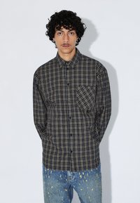 Niewybrane, black summer check