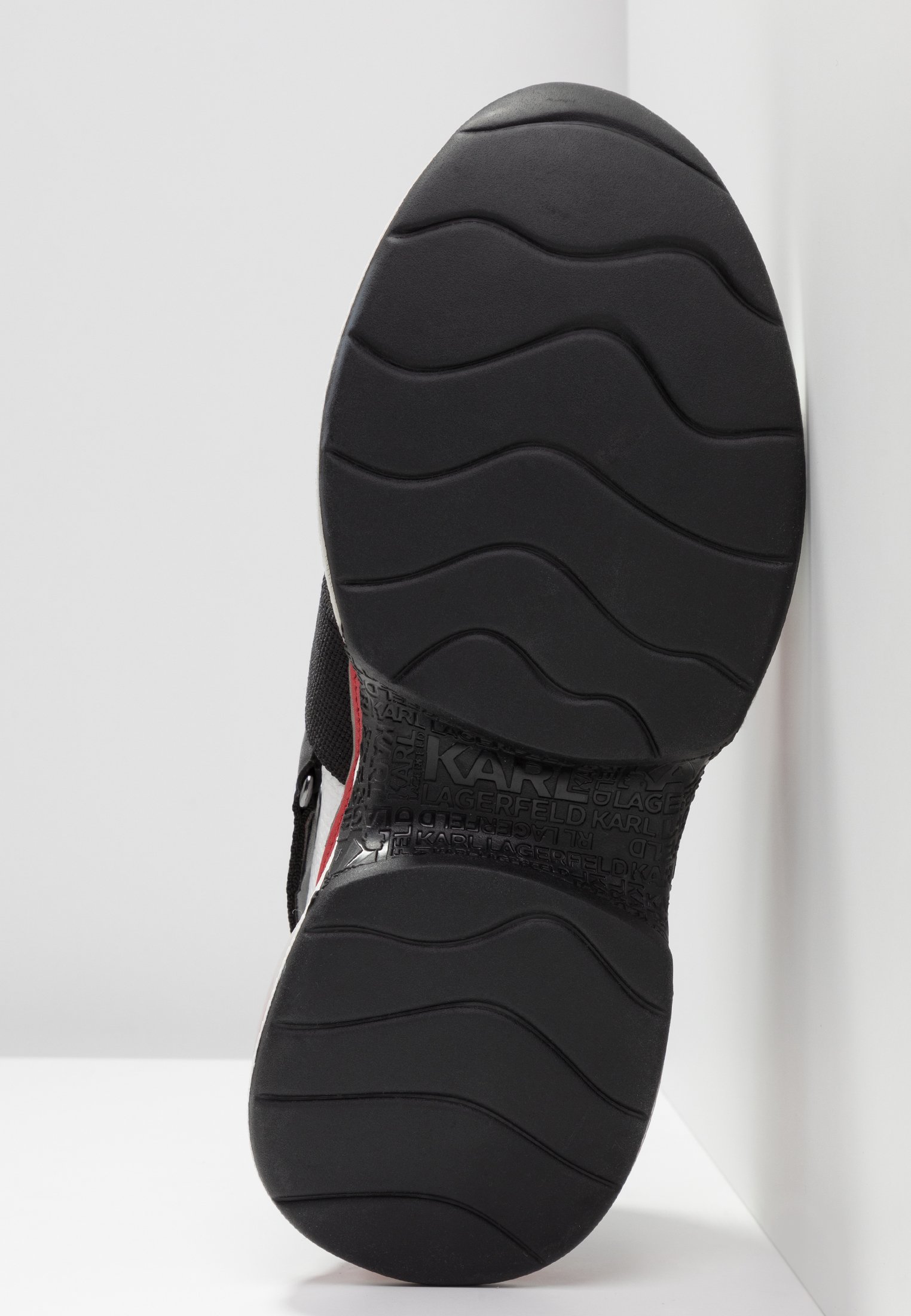 KARL LAGERFELD SHUTTLE SLINGBACK Joggesko whitesvart KARL LAGERFELD SHUTTLE SLINGBACK Joggesko whitesvart