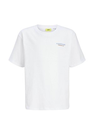 T-shirt blanc à manches courtes avec un petit texte bleu et orange sur la poitrine indiquant "AL DENTE È AMORE POMODORO ITALY" et une étiquette jaune au niveau du col.