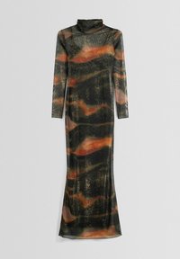 Lång svart klänning med långa ärmar och hög krage. Har ett färgglatt abstrakt mönster i orange och guld, med en figurnära silhuett.