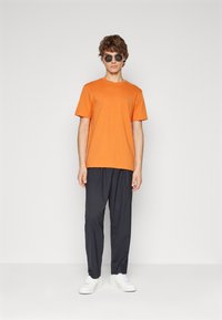 GANT SHIELD - T-Shirt basic - pumpkin orange