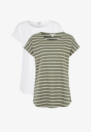 To dame T-shirts med korte ærmer, den ene helt hvid og den anden olivengrøn med hvide, vandrette striber, vist overlappende.