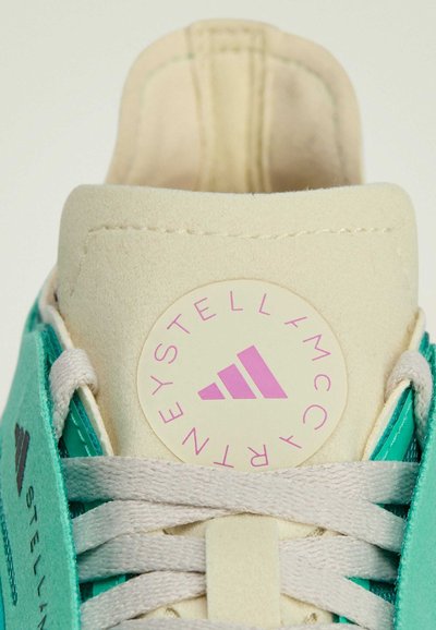 adidas by Stella McCartney ULTRABOOST 5 - Road running shoes - mint rush   cloud white   sand