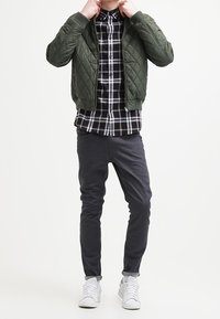 Urban Classics Allvädersjacka - olive