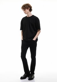Koton MARK - Vaqueros rectos - black