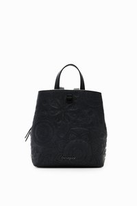 Borsa a mano in pelle nera goffrata con motivi floreali, doppi manici e un sottile dettaglio hardware. Superficie texturizzata in tutta la borsa.
