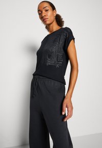 Esprit CVE T - Camiseta estampada - black