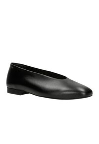 Ballerine in pelle nera con punta arrotondata, texture liscia, design minimalista e tacco basso per comfort e facilità di utilizzo.