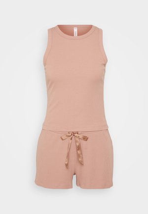 Gaiši rozā ribota tanku topa un šortu komplekts ar apaļu kakla izgriezumu un satīna lentei uz jostas. Mīksts, elastīgs audums, brīvā stilā.