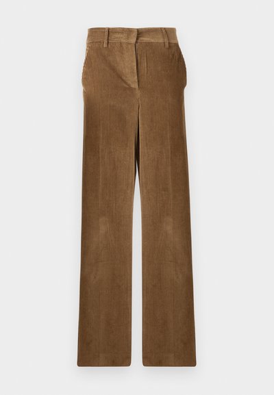 Brūnas korduroja plaša kāju bikses ar jostu cilpiņām un priekšējiem kabatām, izvietotas plakani uz baltas fona.