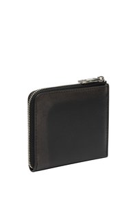 Czarny skórzany portfel o gładkiej fakturze, z zamkiem błyskawicznym i srebrnymi akcentami. Prostokątna forma z wyraźnymi krawędziami i minimalistycznym wzornictwem.