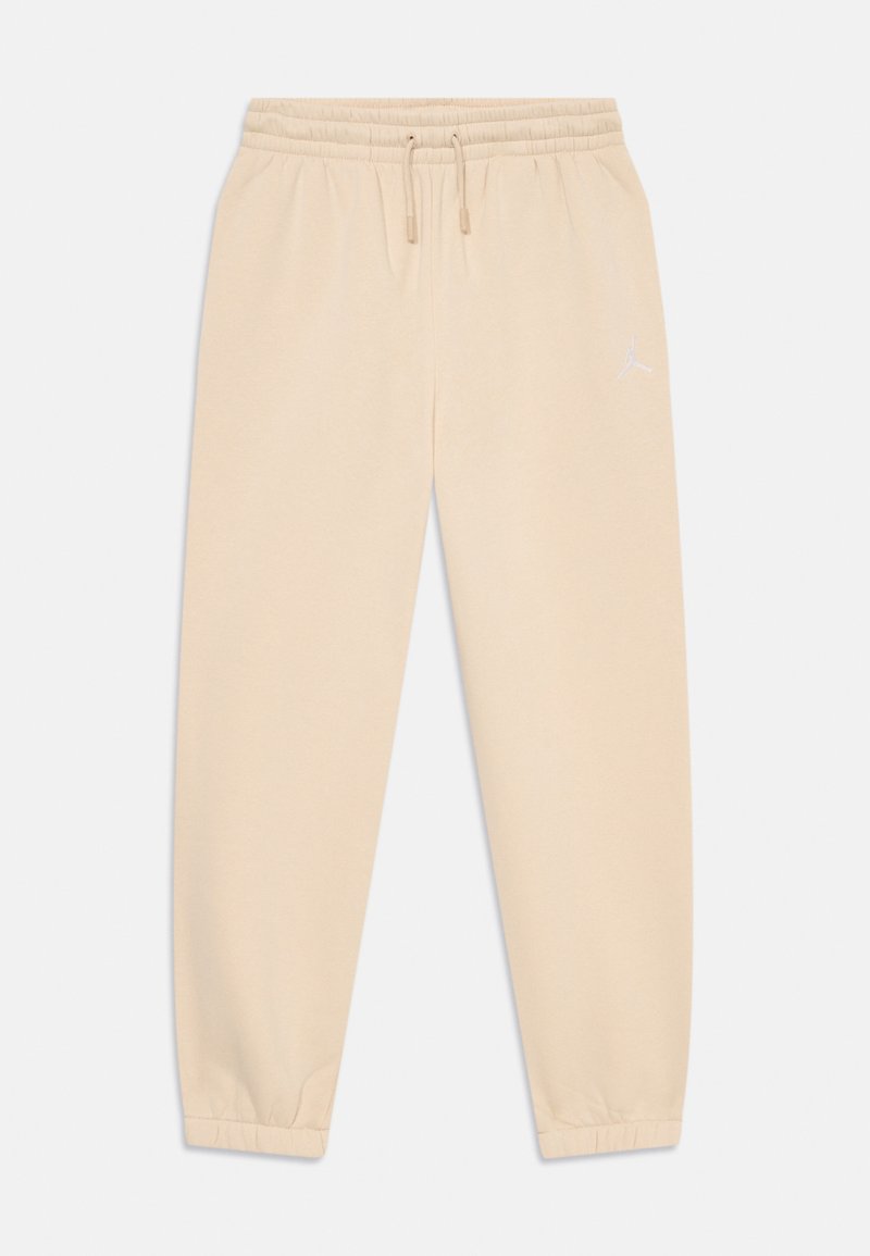 Pantaloni sportivi bej deschis, cu talie elastică și manșete, șnur de ajustare și un mic logo Jumpman alb pe partea superioară a coapsei stângi.